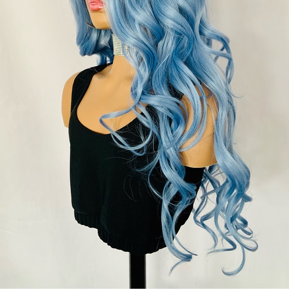 Very Pretty 28” Powder Blue Glueless Lace Front Premium Fiber Wig - Picture 10 of 12